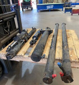 Hydraulic cylinders in service center